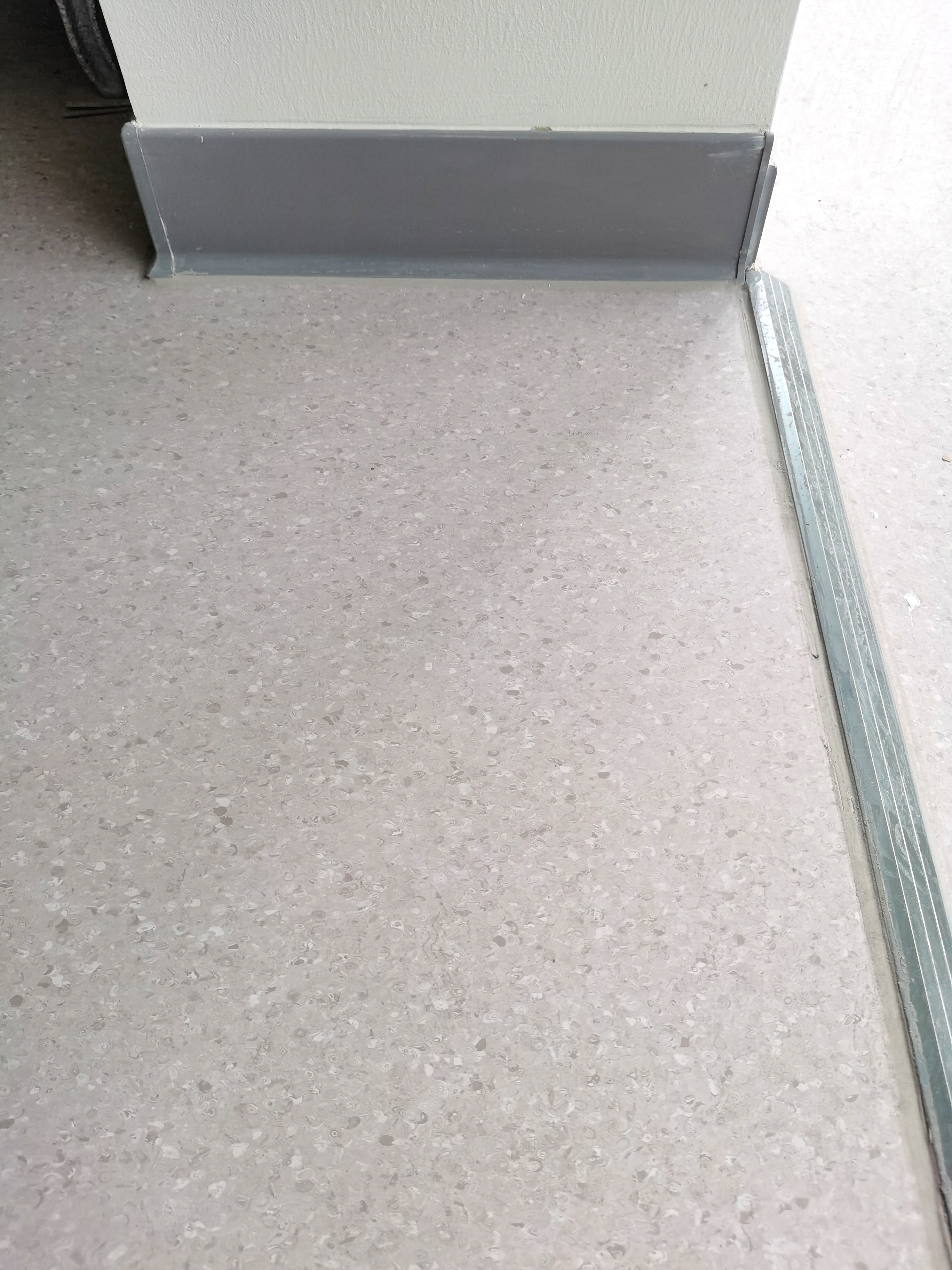 333體育同質(zhì)透心地板